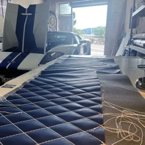 Sellerie automobile de prestige - confection sur mesure habillage coffre avant